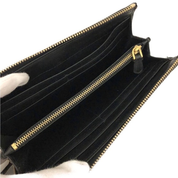✨🛍️ Prada Black Saffiano Leather Zip Around Wallet - Picture 5 of 7